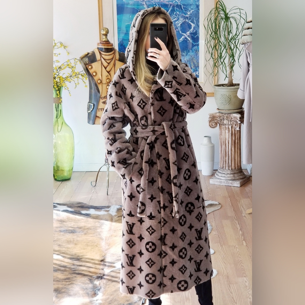 $2695 Reversible Hooded Real Shearling Coat with LV Logo Print - Picture 4 of 10